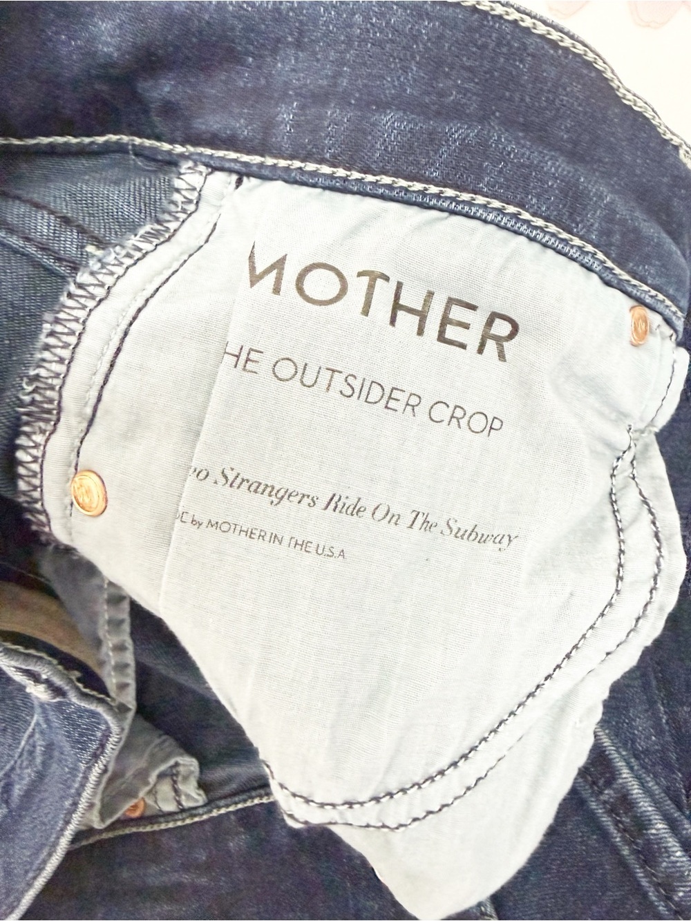 Mother Denim The Outsider Crop Flare Jeans: Two Strangers Ride On The Subway - Picture 14 of 16